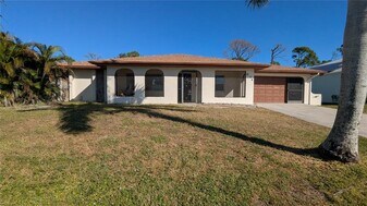 874 Dolphin Ave NW in Port Charlotte, FL - Building Photo