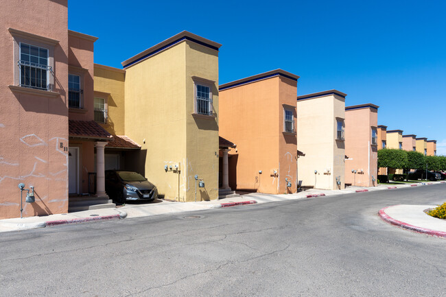 Pueblo Condominiums in El Paso, TX - Foto de edificio - Building Photo