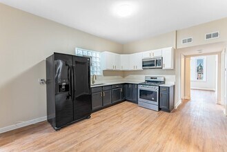 1245 Wisconsin Ave in Berwyn, IL - Building Photo - Building Photo