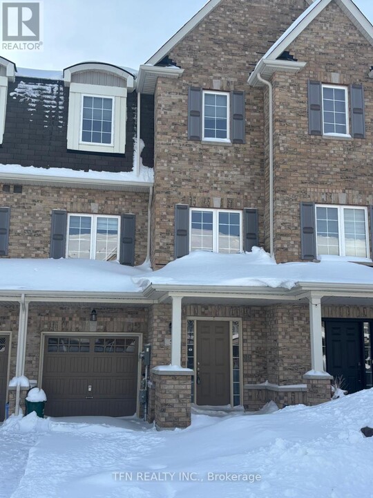 5 Savage Dr in Hamilton, ON - Building Photo