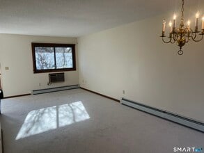 649 Middle Tpke E in Manchester, CT - Building Photo - Building Photo