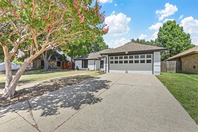 2530 Seven Hills Dr in Grand Prairie, TX - Foto de edificio - Building Photo