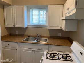 3045 Golfcrest Blvd in Houston, TX - Foto de edificio - Building Photo