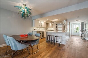 4155 Crayton Rd in Naples, FL - Building Photo