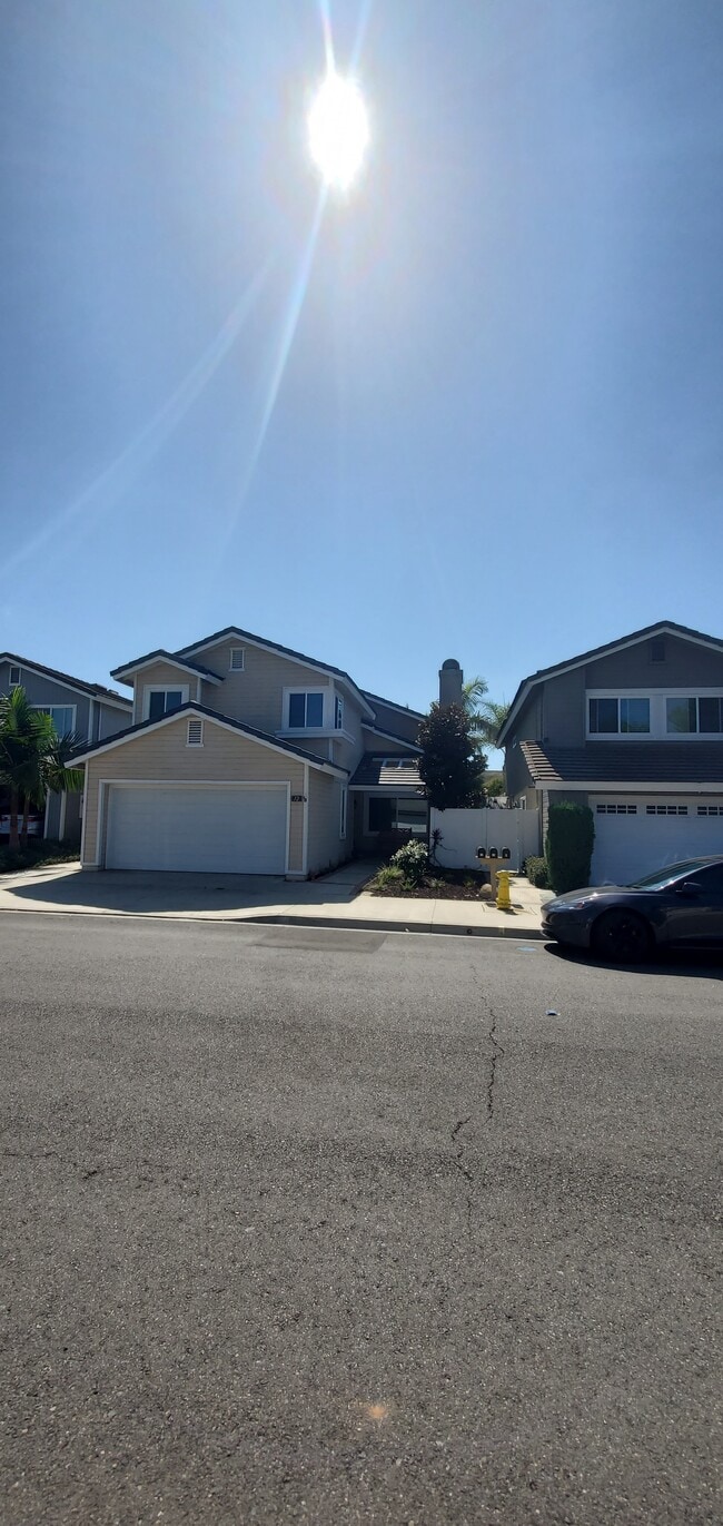 12 Hazelnut in Irvine, CA - Building Photo - Building Photo