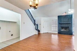 1201 Avondale Ct in Arlington, TX - Building Photo - Building Photo