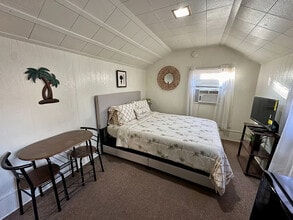 138 Pine St in Salinas, CA - Foto de edificio - Building Photo