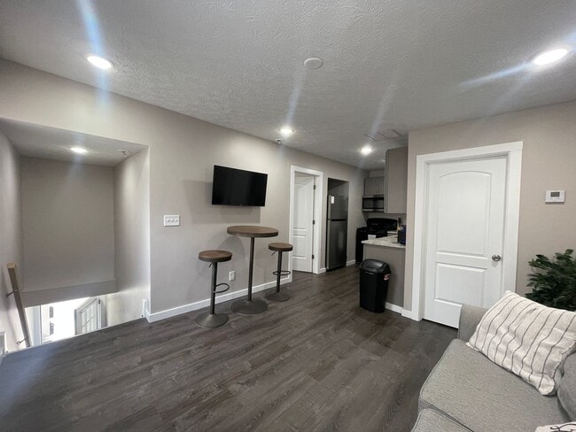 1335 W 69th St in Cleveland, OH - Building Photo - Building Photo