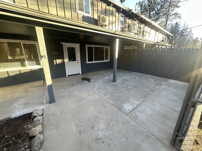 26345 CA-243 in Idyllwild, CA - Foto de edificio - Building Photo
