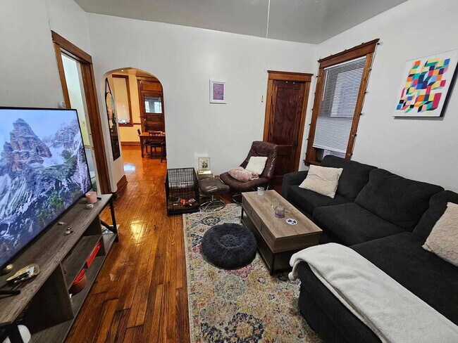 2014 N Kedzie Ave, Unit 2R in Chicago, IL - Foto de edificio - Building Photo