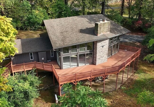 property at 5 Club Rd