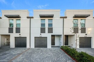 4030 Hot Springs Ave in Palm Springs, FL - Building Photo