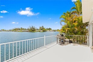 5620 Lagoon Dr in Fort Lauderdale, FL - Building Photo