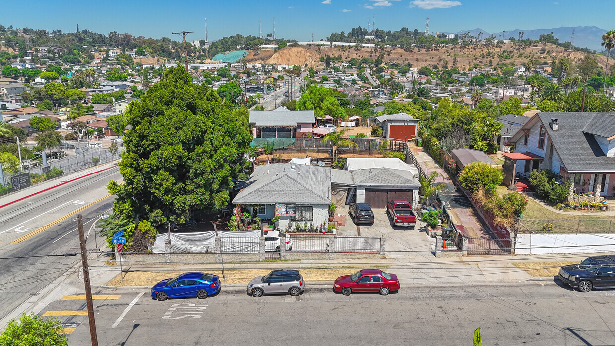 4307-4309 Dozier St in East Los Angeles, CA - Building Photo