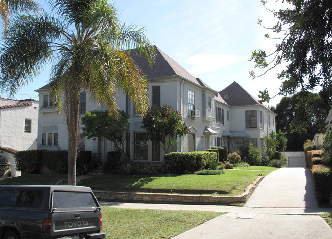 3216 Rowena Ave in Los Angeles, CA - Building Photo - Building Photo