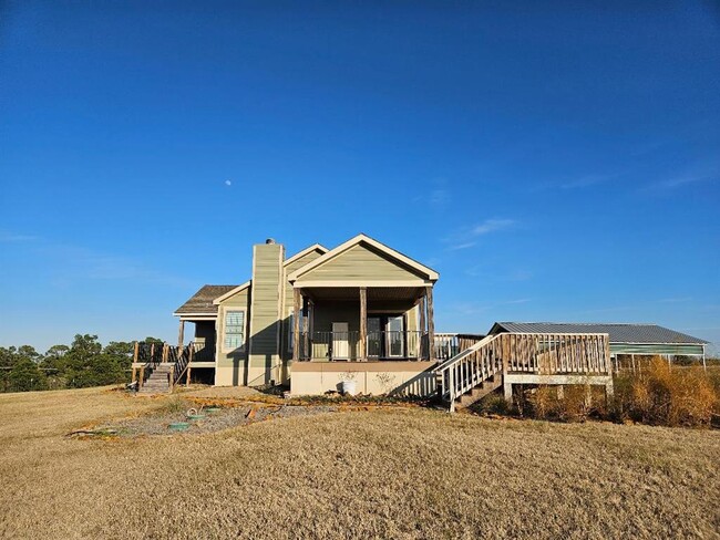 555 Paint Creek Rd in McDade, TX - Building Photo - Building Photo