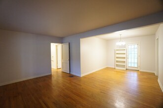 322 Altgelt Ave in San Antonio, TX - Building Photo - Building Photo