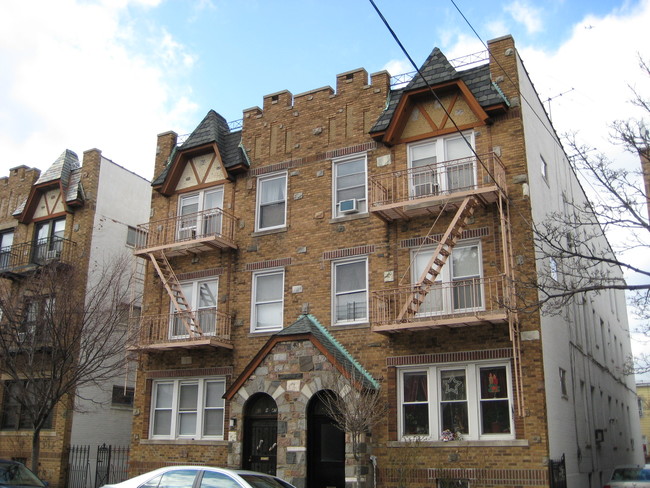 60-47 Palmetto St in Flushing, NY - Building Photo - Building Photo