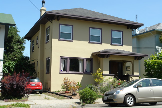 5907-5909 Chabot Rd in Oakland, CA - Building Photo - Building Photo