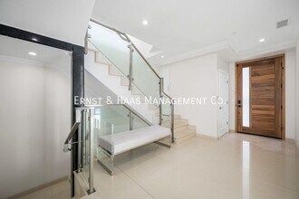 1724 Bluff Pl in Long Beach, CA - Building Photo - Building Photo