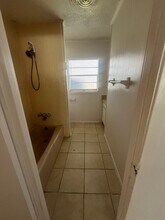 590 Florosa Ct in Mary Esther, FL - Foto de edificio - Building Photo