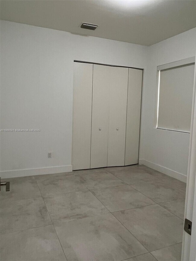 10066 NW 76th Terrace in Doral, FL - Building Photo - Building Photo