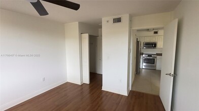 12166 St.Andrews Pl in Miramar, FL - Building Photo - Building Photo