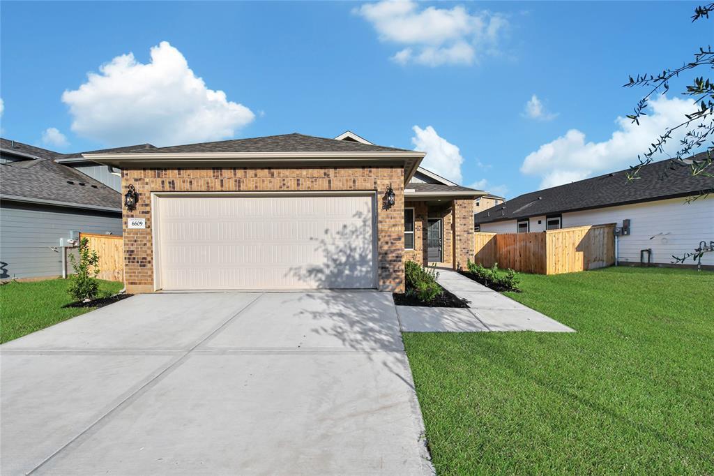 6609 Lahna Oak Dr in Conroe, TX - Foto de edificio