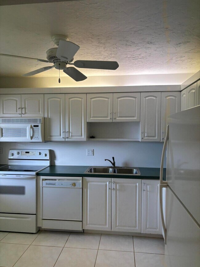 1700 Dover Rd in Delray Beach, FL - Building Photo - Building Photo