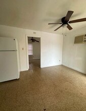 718 W Avenue C in Killeen, TX - Foto de edificio - Building Photo