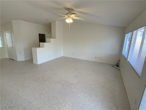 1153 Elam St in Henderson, NV - Foto de edificio - Building Photo