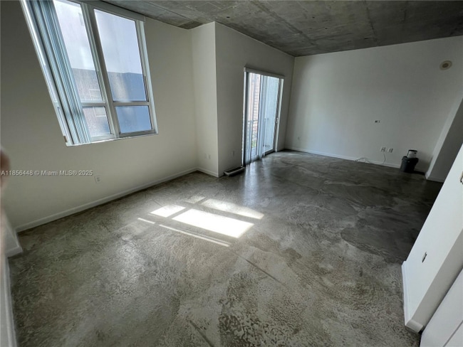 133 NE 2nd Ave in Miami, FL - Building Photo - Building Photo