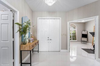 121 Palm Cir in Atlantis, FL - Building Photo - Building Photo