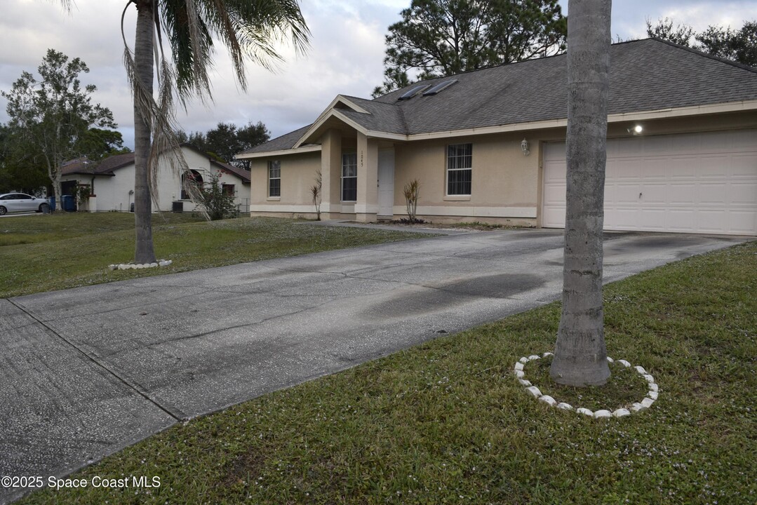 1045 Dallam Ave NW in Palm Bay, FL - Building Photo