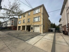 15-60-60 209th St in Queens, NY - Building Photo - Building Photo