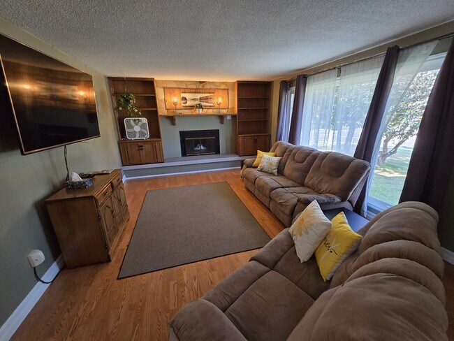 4703-4759 59 St in Cold Lake, AB - Building Photo - Building Photo