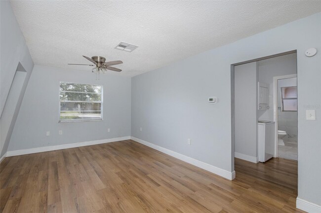 5752 Virginia Ave in New Port Richey, FL - Foto de edificio - Building Photo