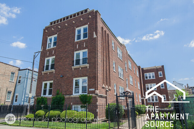 1841 N Monticello Ave, Unit 2R in Chicago, IL - Building Photo