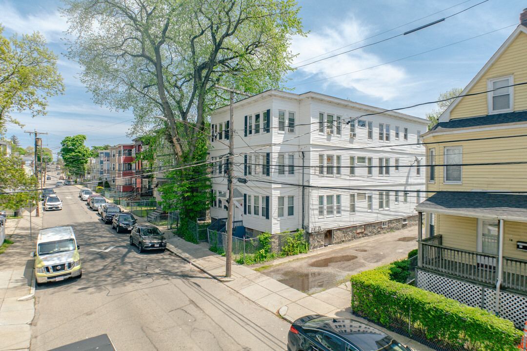 318 Fuller St in Boston, MA - Foto de edificio