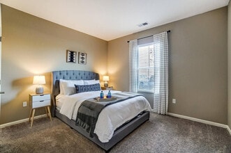 4788 Holmes St in Dublin, OH - Foto de edificio - Building Photo