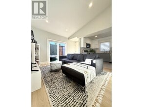 901 Jackson Crescent in New Westminster, BC - Building Photo - Building Photo