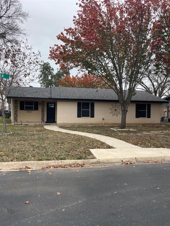 300 Evergreen Cir in Burnet, TX - Building Photo - Building Photo