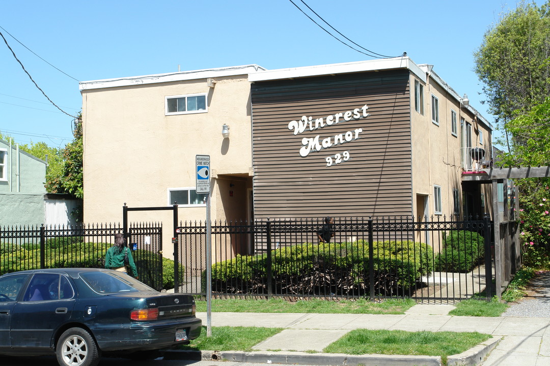 Winerest Manor in Berkeley, CA - Building Photo