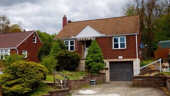 149 Parkwood Rd in Verona, PA - Building Photo