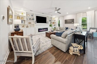 552 Meadow Creek Dr in Jacksonville, FL - Building Photo - Building Photo