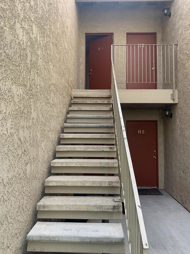 5525 Thomas Rd-Unit -H5 in Phoenix, AZ - Building Photo - Building Photo