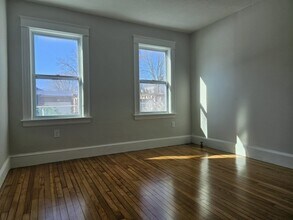 9 Victoria St in Lowell, MA - Building Photo - Building Photo