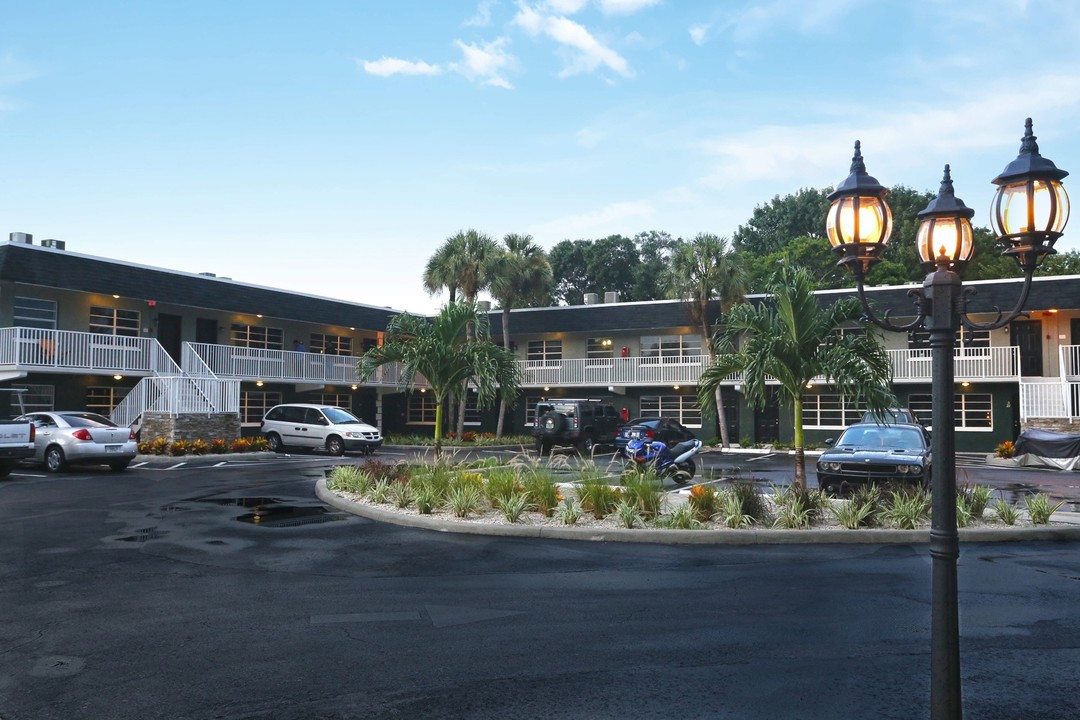 Betty Lane Apartments in Clearwater, FL - Building Photo