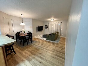 139 W Suncrest Ln, Unit Bedroom 2 in Saratoga Springs, UT - Building Photo - Building Photo