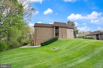 8511 Barrington Ct in West Springfield, VA - Building Photo - Building Photo